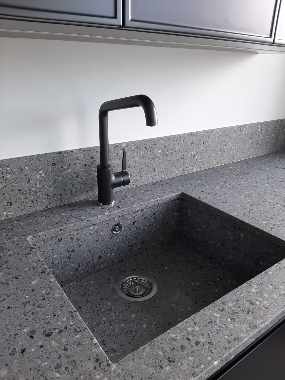 2021 Taurus Terazzo Grey Matt private residence E Stone Kamien Budowlany 01