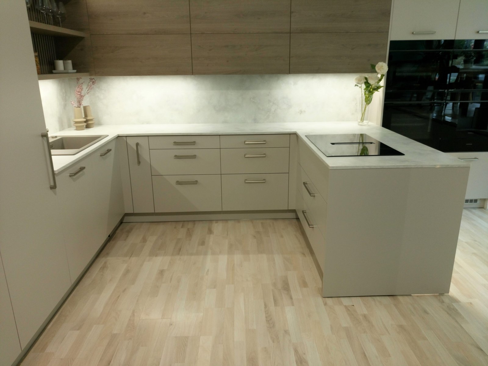 2023_Ambiente Light_Private Residence_Bruno Paul_ALIN Kuchyně_Hradec Králové_Czechia 1 2023 Ambiente Light Private Residence Bruno Paul ALIN Kuchyne Hradec Kralove Czechia 1 scaled