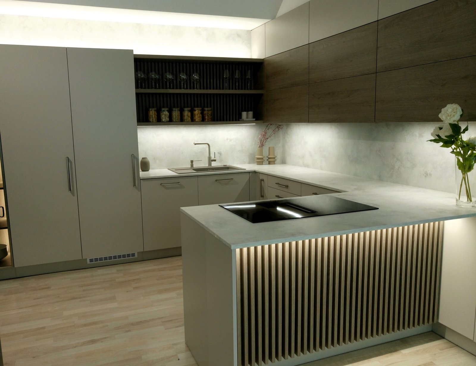 2023_Ambiente Light_Private Residence_Bruno Paul_ALIN Kuchyně_Hradec Králové_Czechia 3 2023 Ambiente Light Private Residence Bruno Paul ALIN Kuchyne Hradec Kralove Czechia 3 scaled