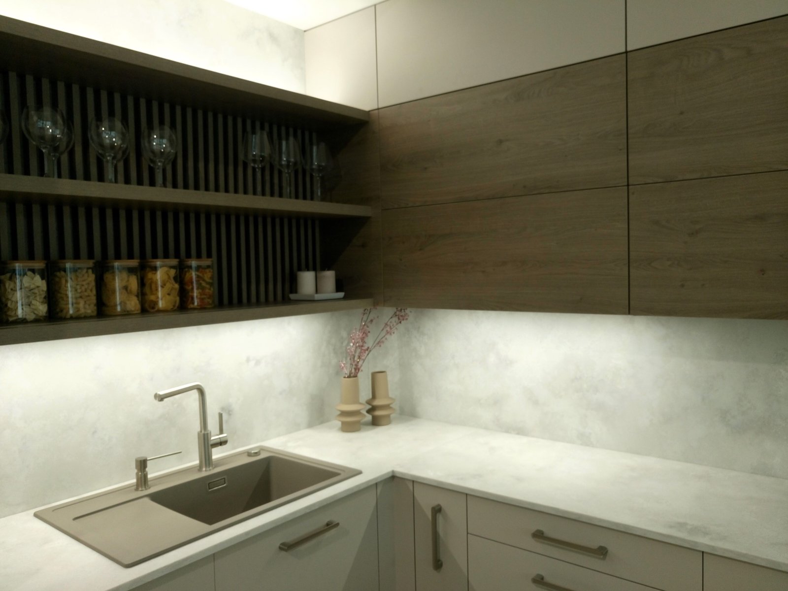 2023_Ambiente Light_Private Residence_Bruno Paul_ALIN Kuchyně_Hradec Králové_Czechia 6 2023 Ambiente Light Private Residence Bruno Paul ALIN Kuchyne Hradec Kralove Czechia 6 scaled