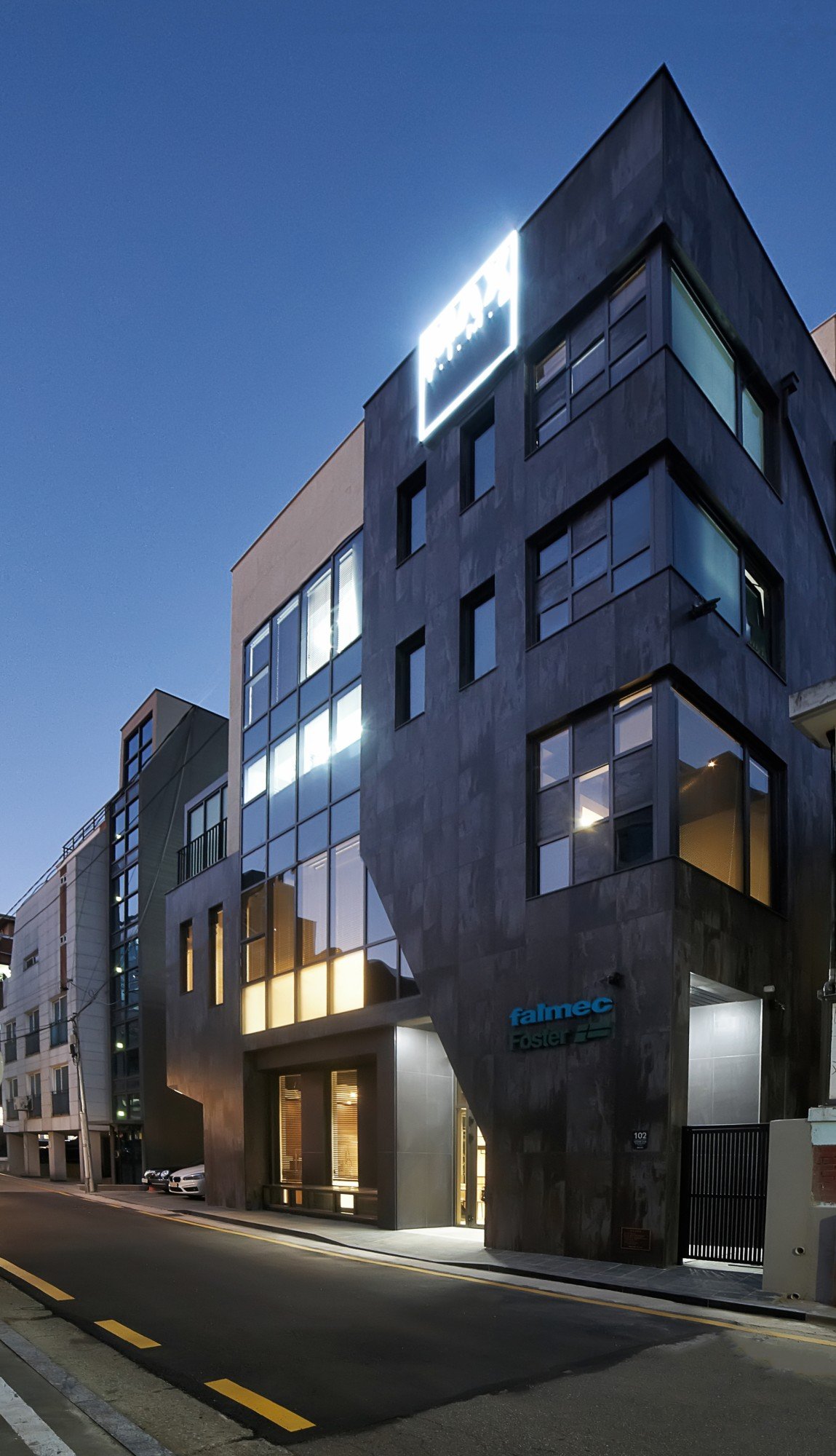 ED5B8F1E 4479 41EB 810567BBBCA75BEE