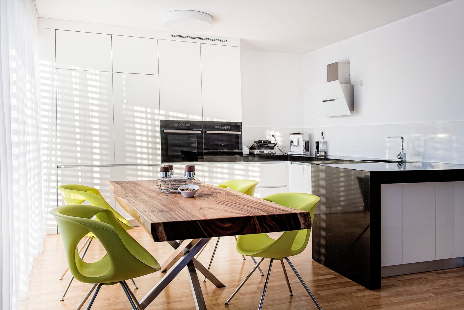 Starlight Black 1 scaled